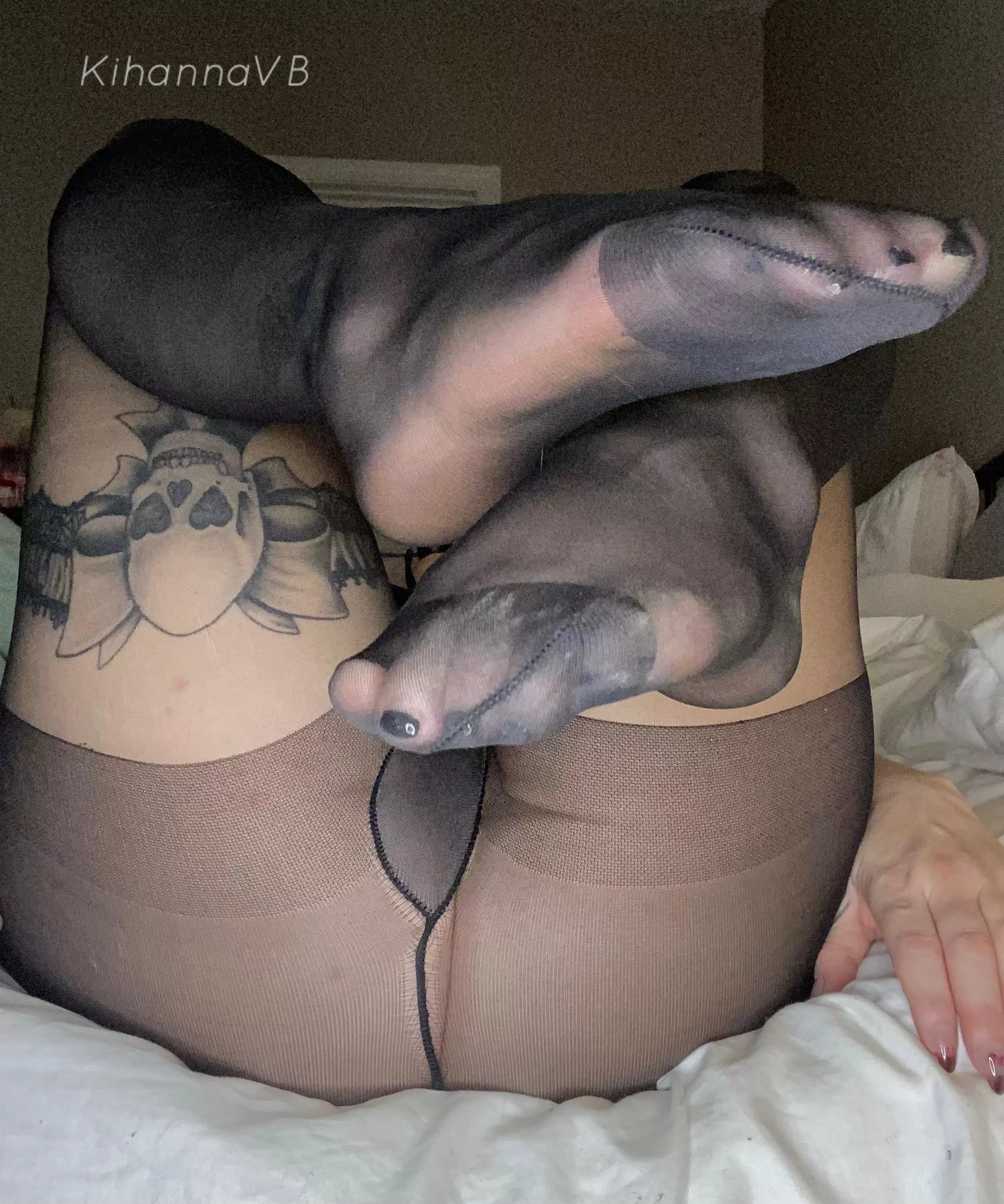 Black toes to match 🖤