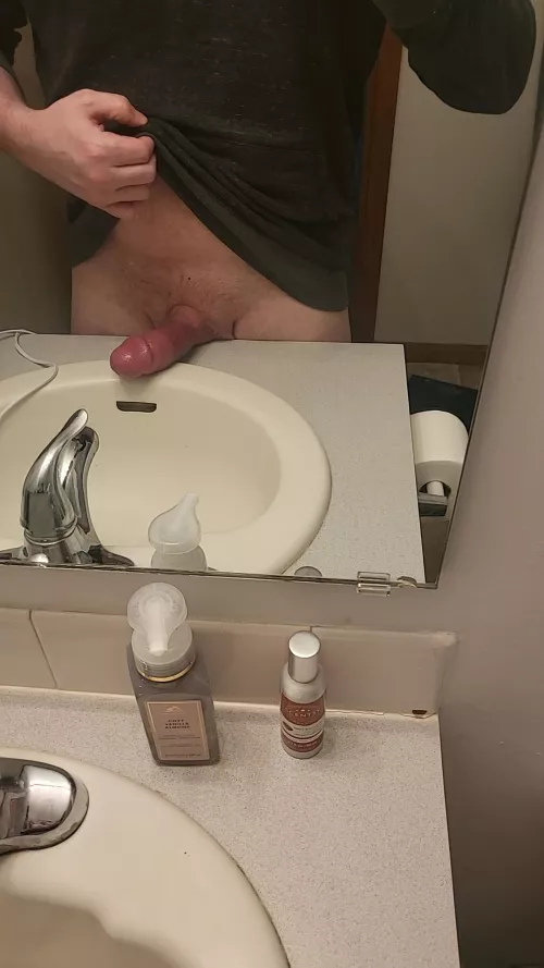 Bull looking to play with a fun couple.