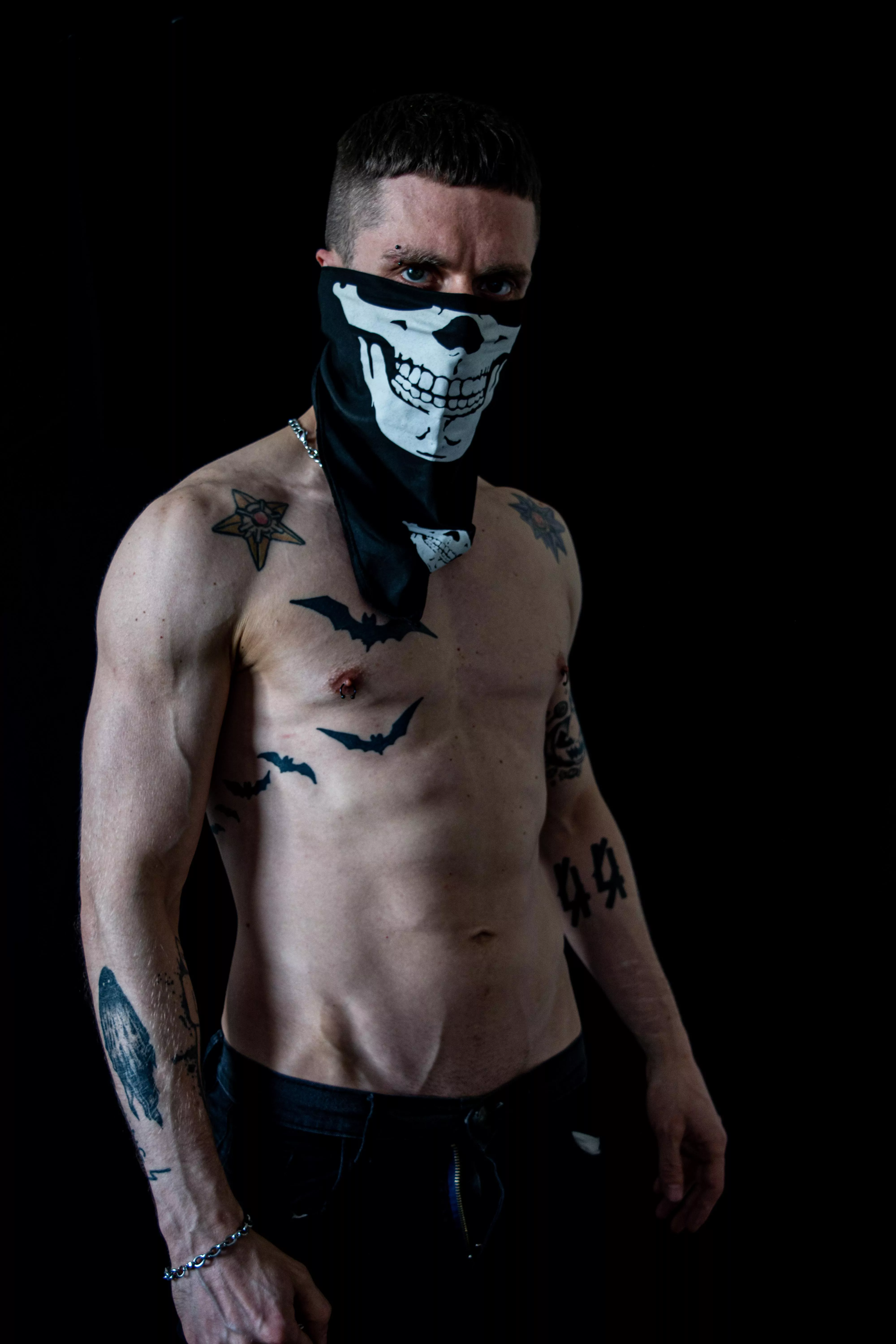 Come here and worship my tattooed body