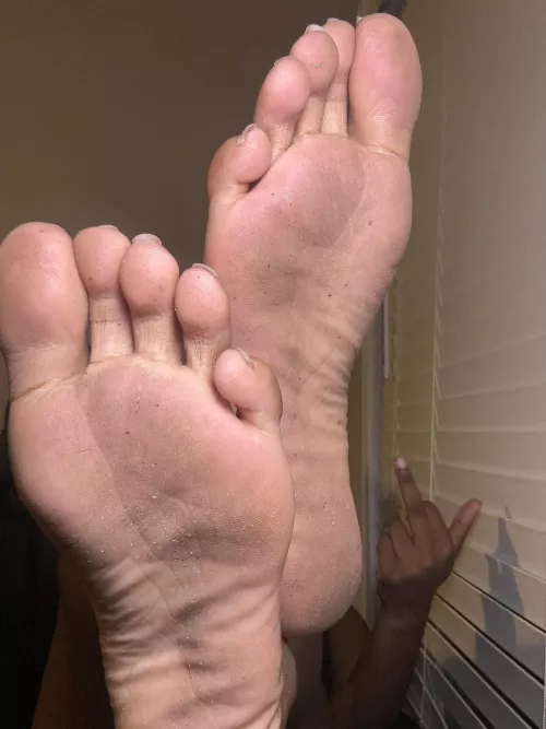 crossed dirty soles make you relapse every time (oc) 