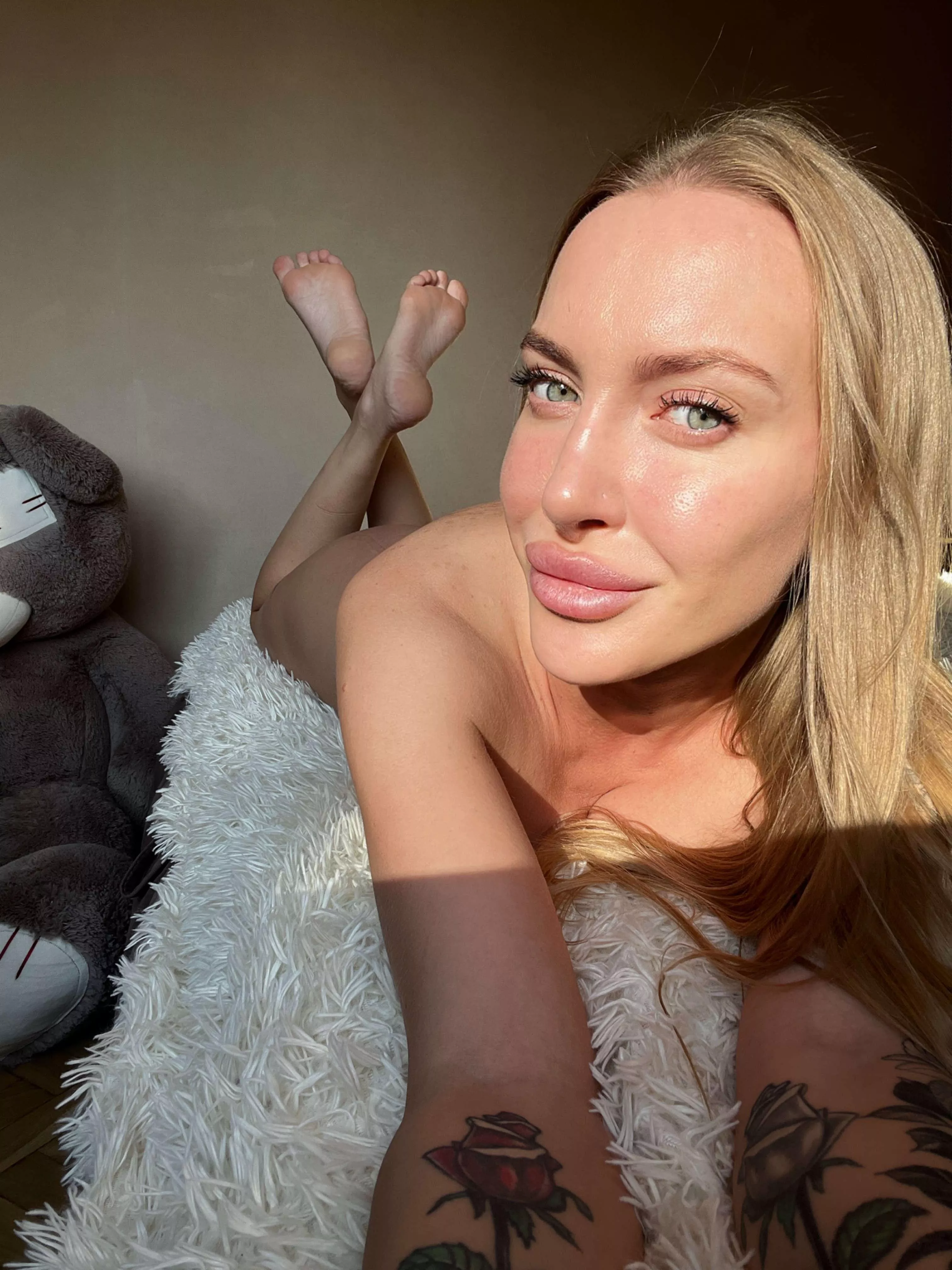 Cute and hungry selfies