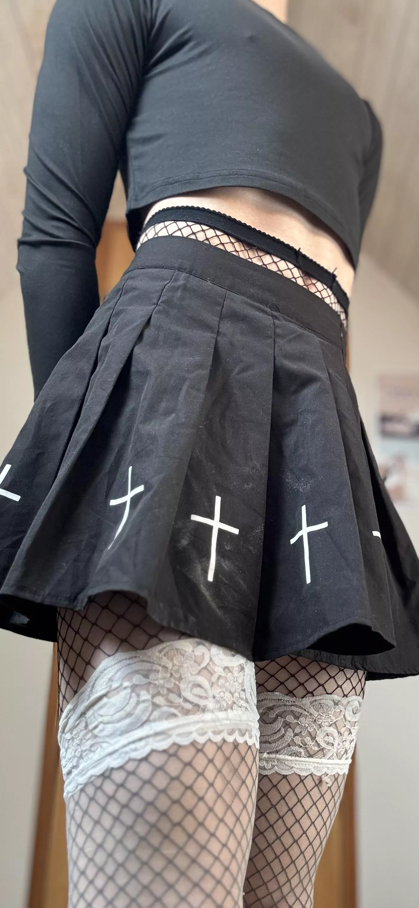 Cute femboy looking for a sugar daddy [online]