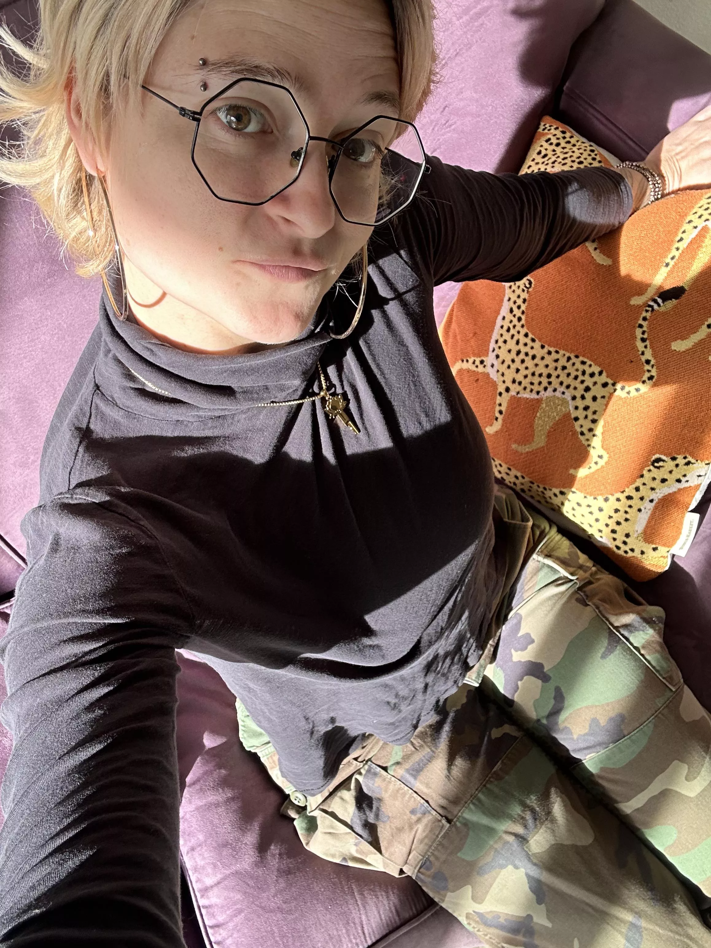 Day 20 of locktober. Here’s my lil outfit for the day. Of course I wasn’t guna let my turtleneck cover up my key 😏