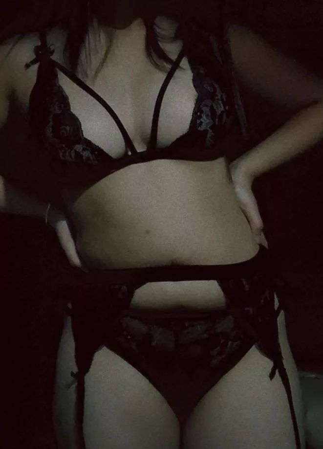 Dm me links of ssexy outfits. Gotta show reddit fam how slutty I am.