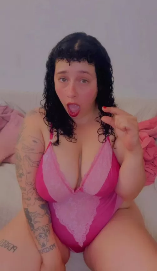 DO YOU DARE TO FOLLOW MY ORDERS AND PLACE YOURSELF AT MY FEET?