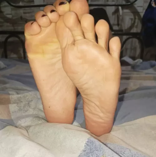 Do you feel weak when you look at my soles?