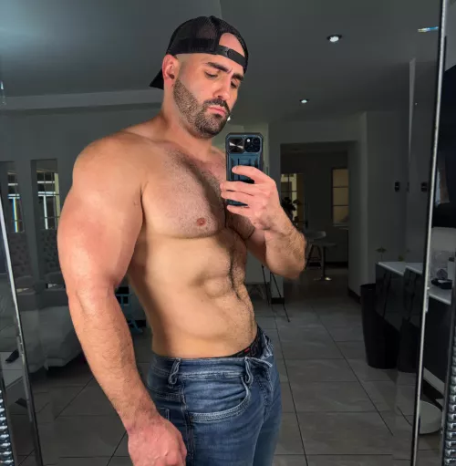 Do you like big arms? (30)
