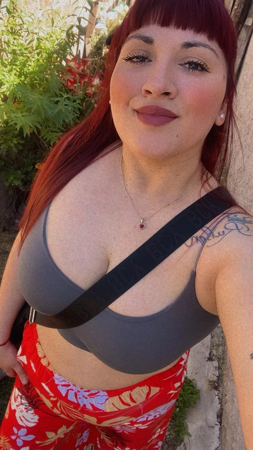 Do you like my beautiful red hair? 