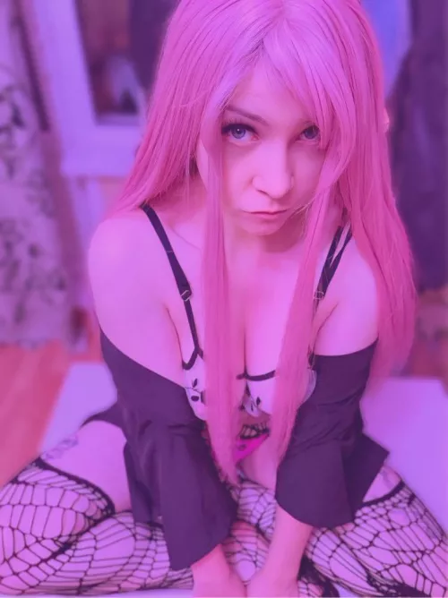 Do you like my fishnet stockings, too?