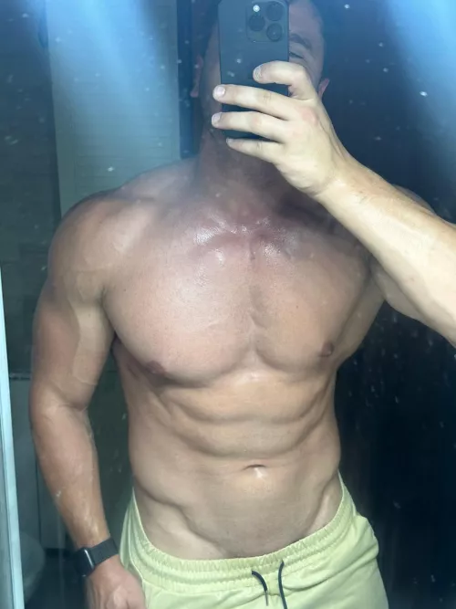 Do you like my sweaty bicep?