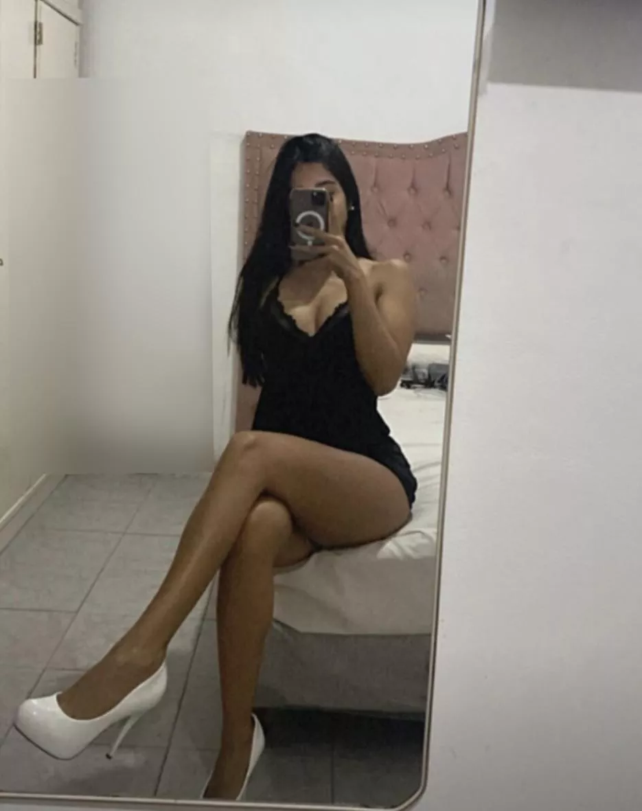 Do you think an empowered goddess like me will give you a minimum of attention? Obey.