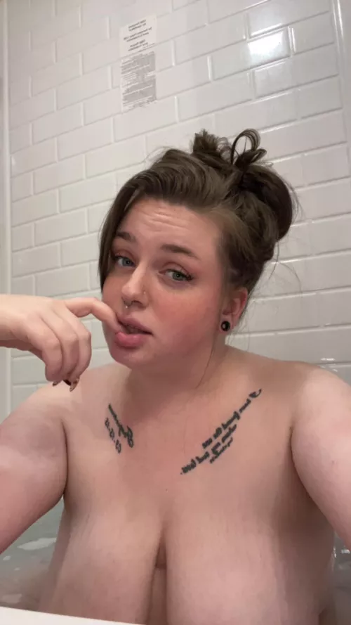 Does this face make you wanna pump my pussy full? 