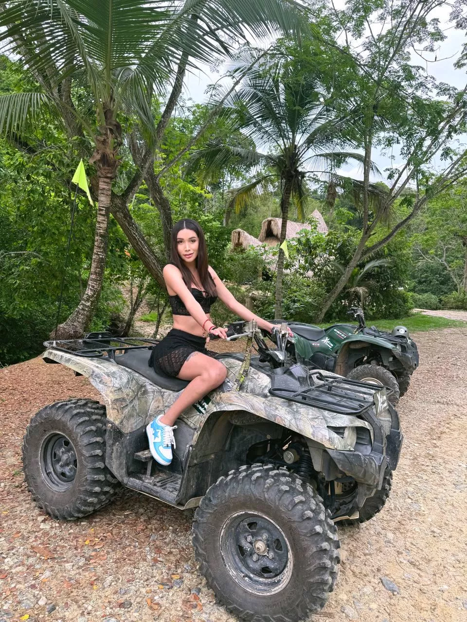 Drop your age if you'd fuck me raw 💖
