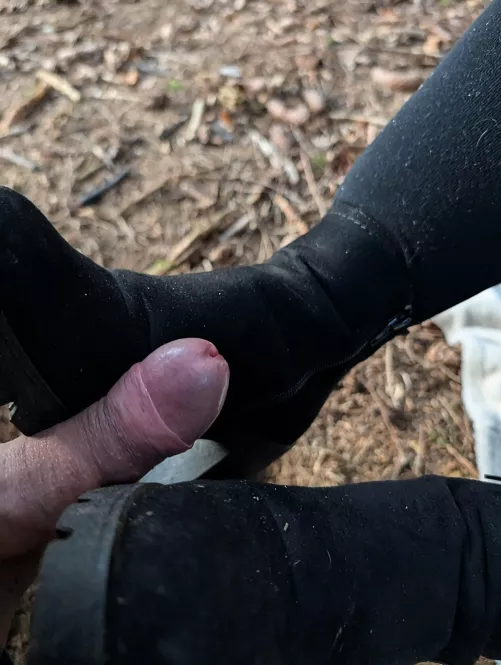 Ever had a free Bootjob in the woods? 🔥