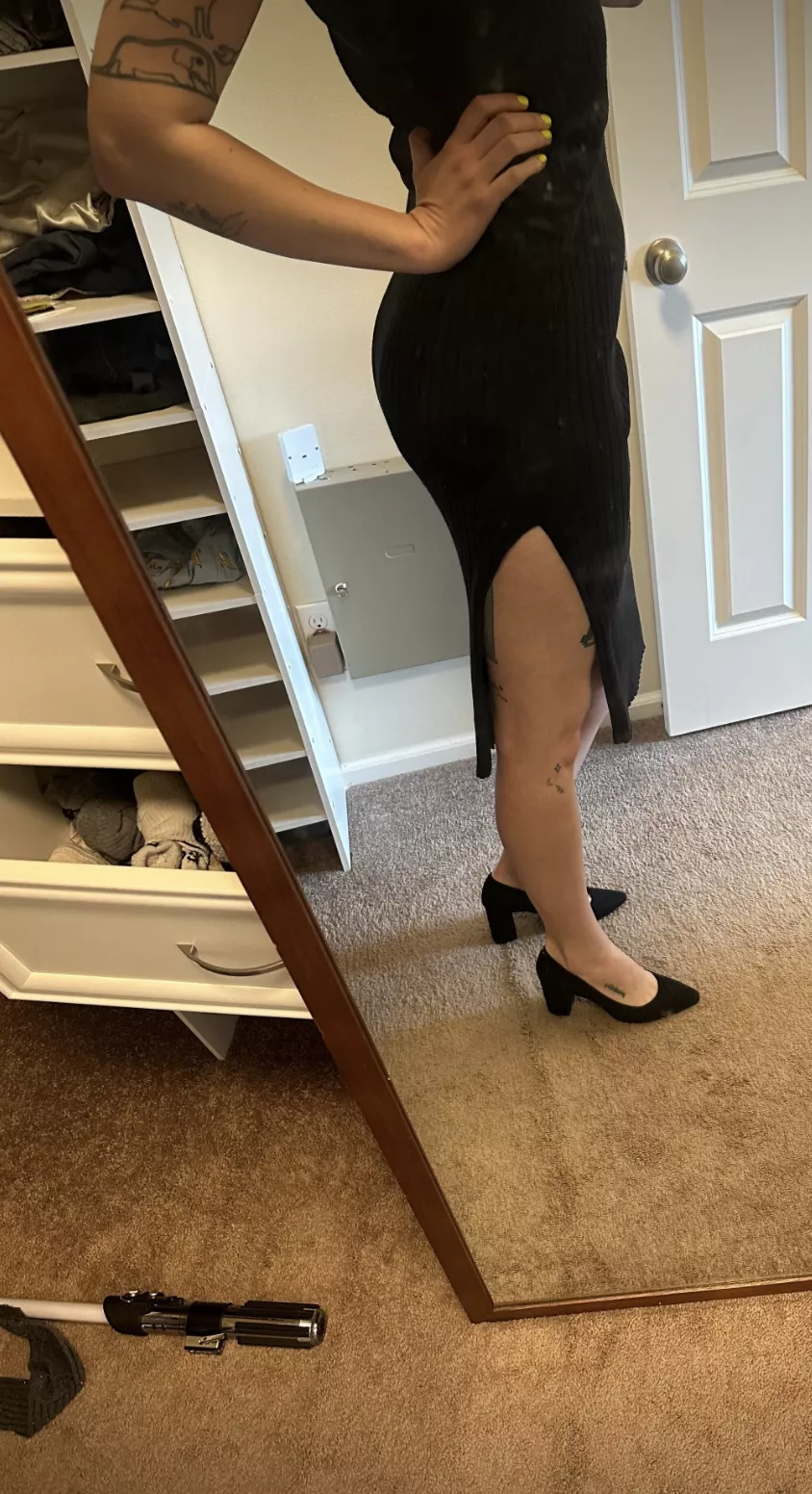 Everyone forgets to move their light saber while taking thirst traps, right? 