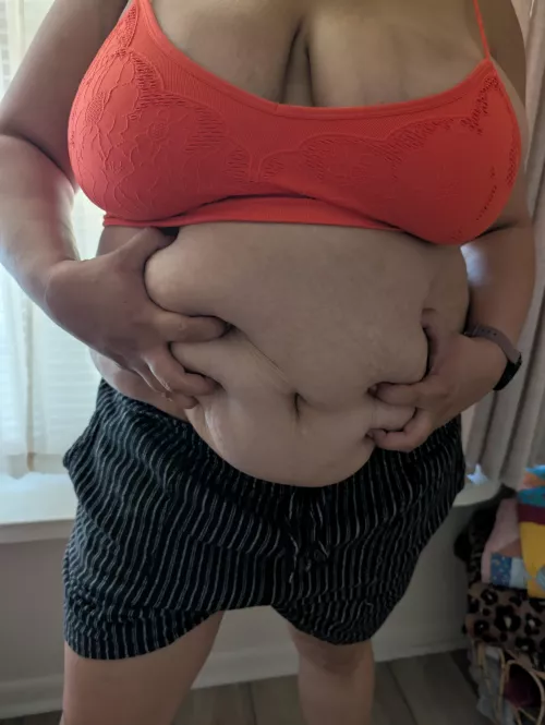 Grab my tummy and don't let go 