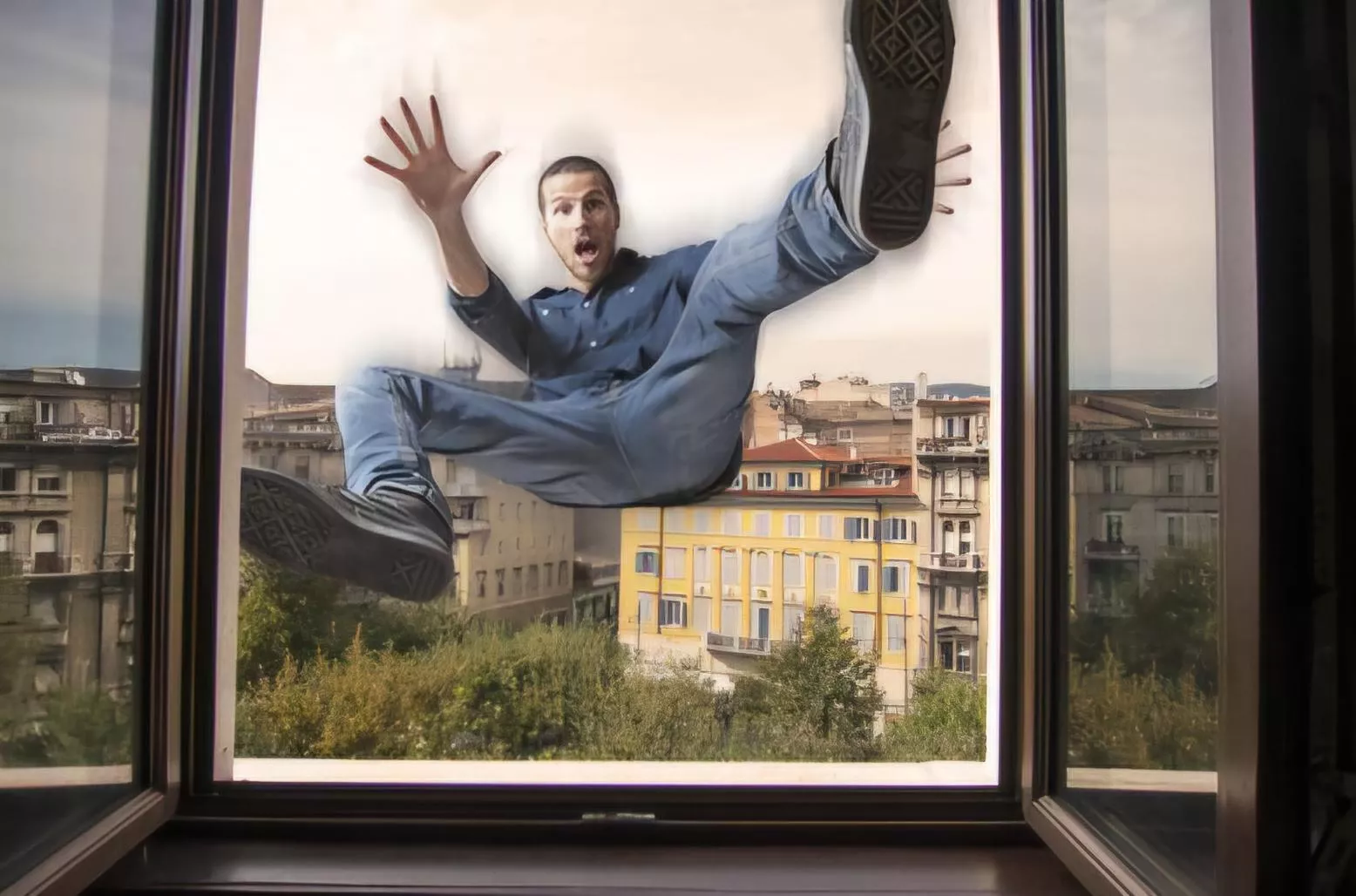 Great news Press Secretary 2! We didn't lose The Queen's shoecleaner! He is on a top secret mission, so I'm heading to Freya to get rid of the imposter now.