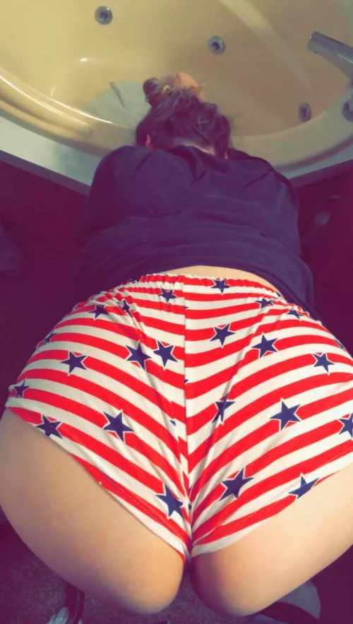 Hey me and the gf are looking for a bull. We are located north of flint. Shes BBW and 23 yo. (Preferably 8+ inches) 