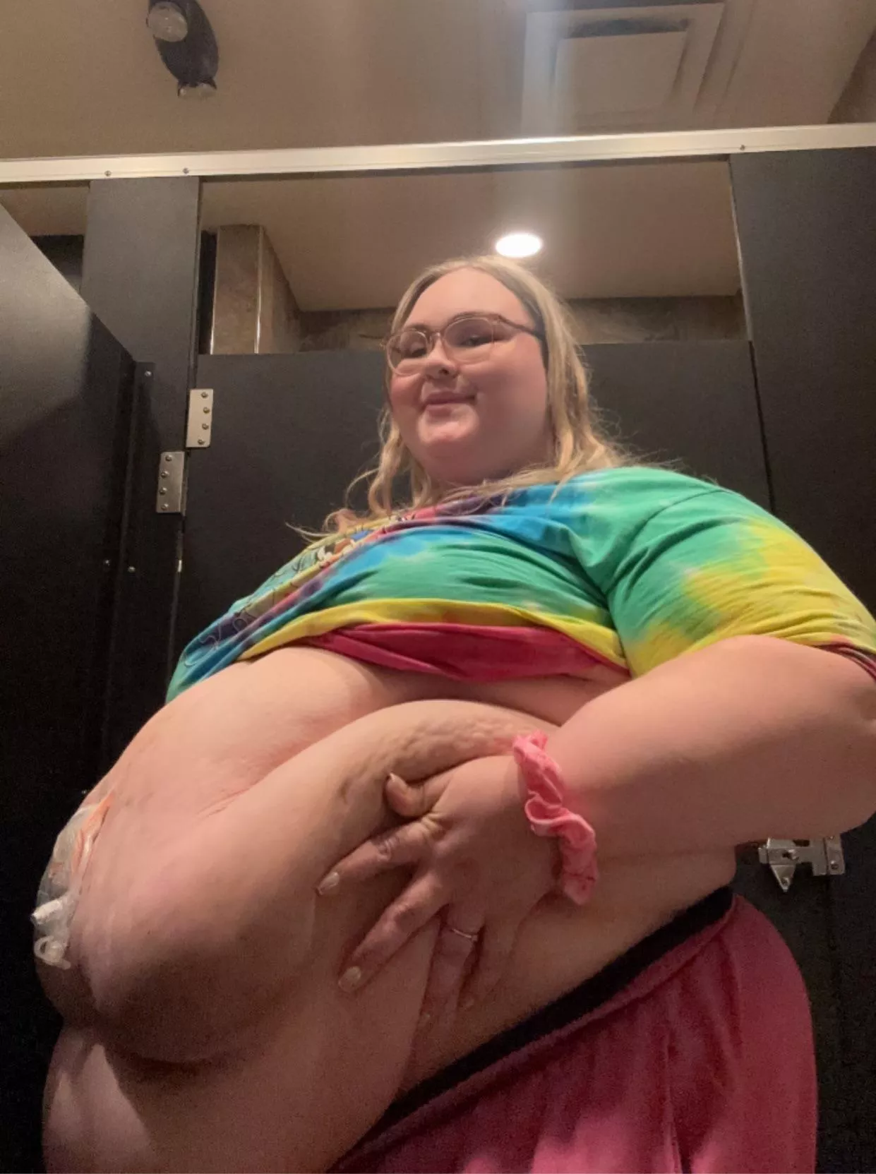 Hi there 🥺 like my belly? Grew her myself 😌😋