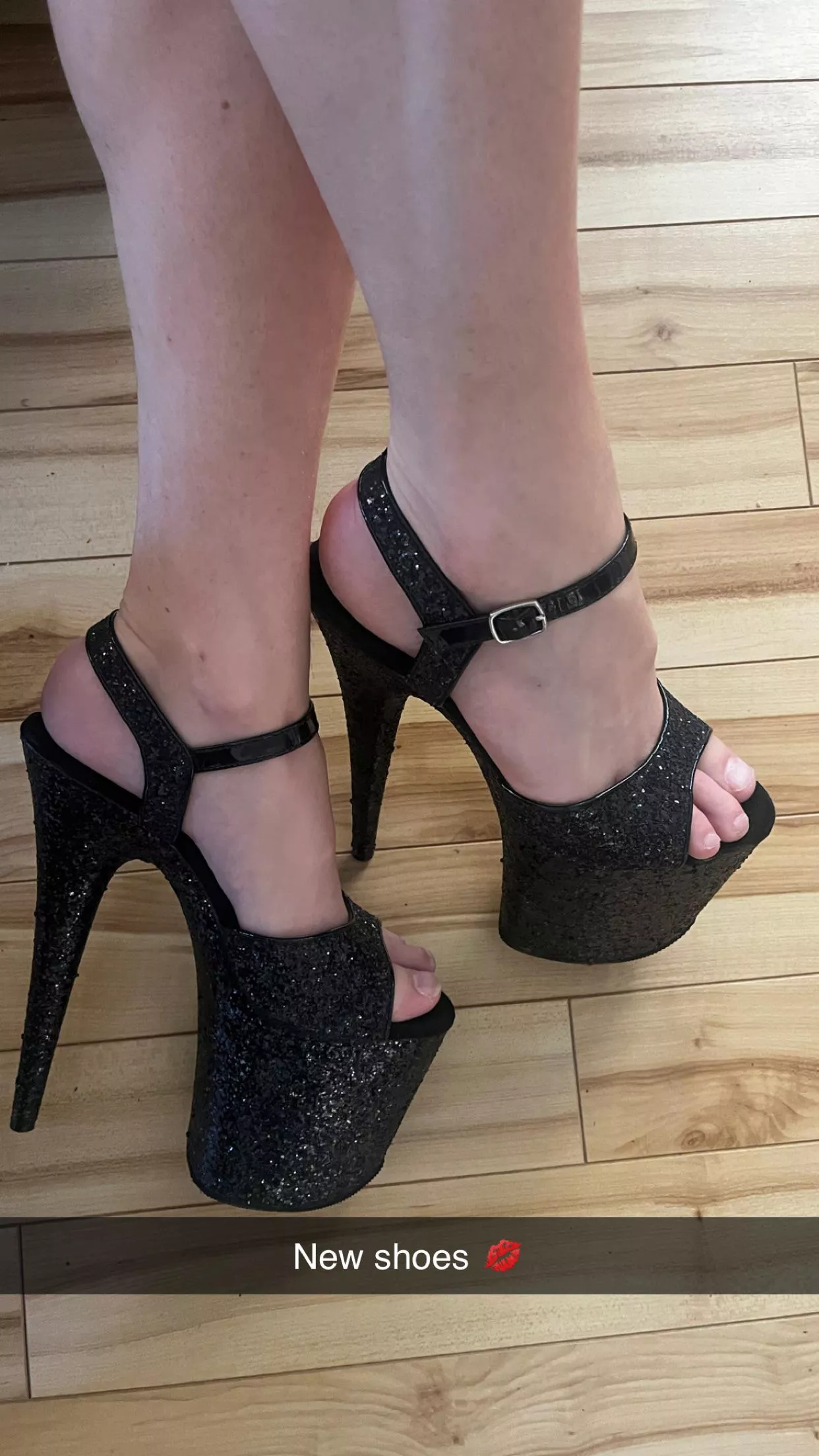 How do we feel about heels on this thread ? 💋