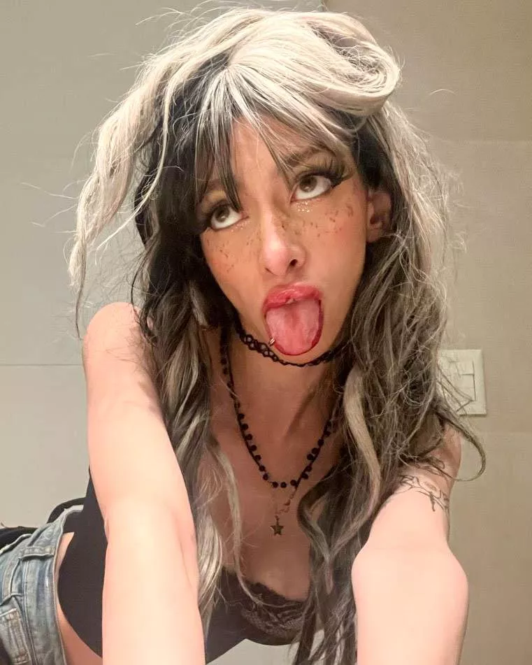 How would you feel about a midnight quickie that leaves us breathless?🥰