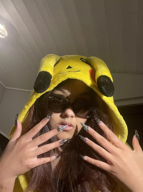 How's your locktober going? Imagining my new nails tapping on your cage 🔒💅