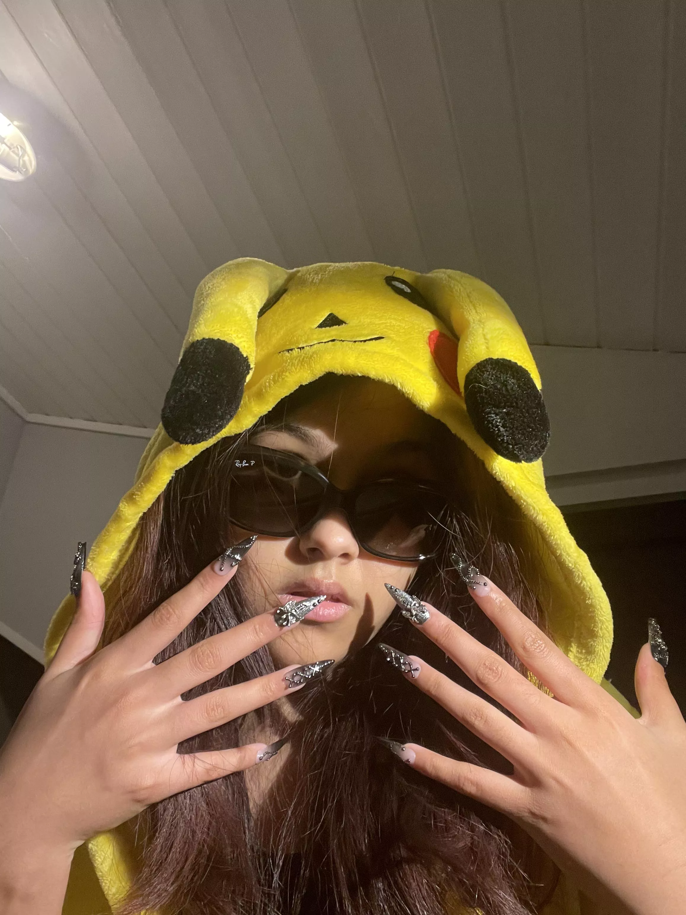 How's your locktober going? Imagining my new nails tapping on your cage 🔒💅