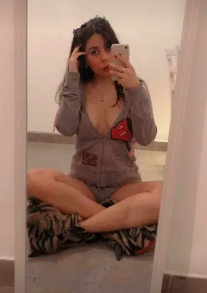 I am still looking for small boobs lover