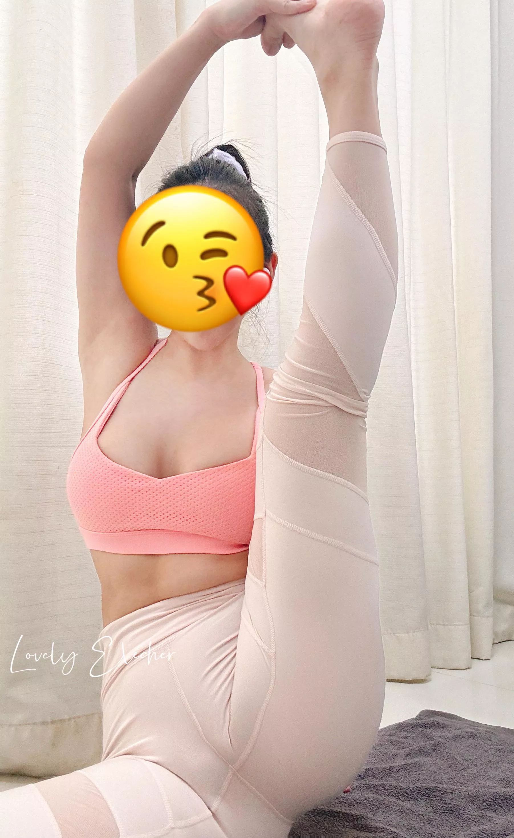 I like this yoga pants because can see my camel toe 😏