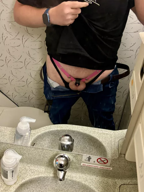 I love a plane lavatory cage check of my useless caged clit. Somewhere over Utah 🛩️