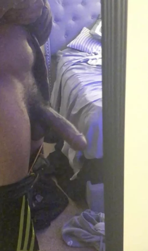 I love to see some things hug a fat juicy ass 