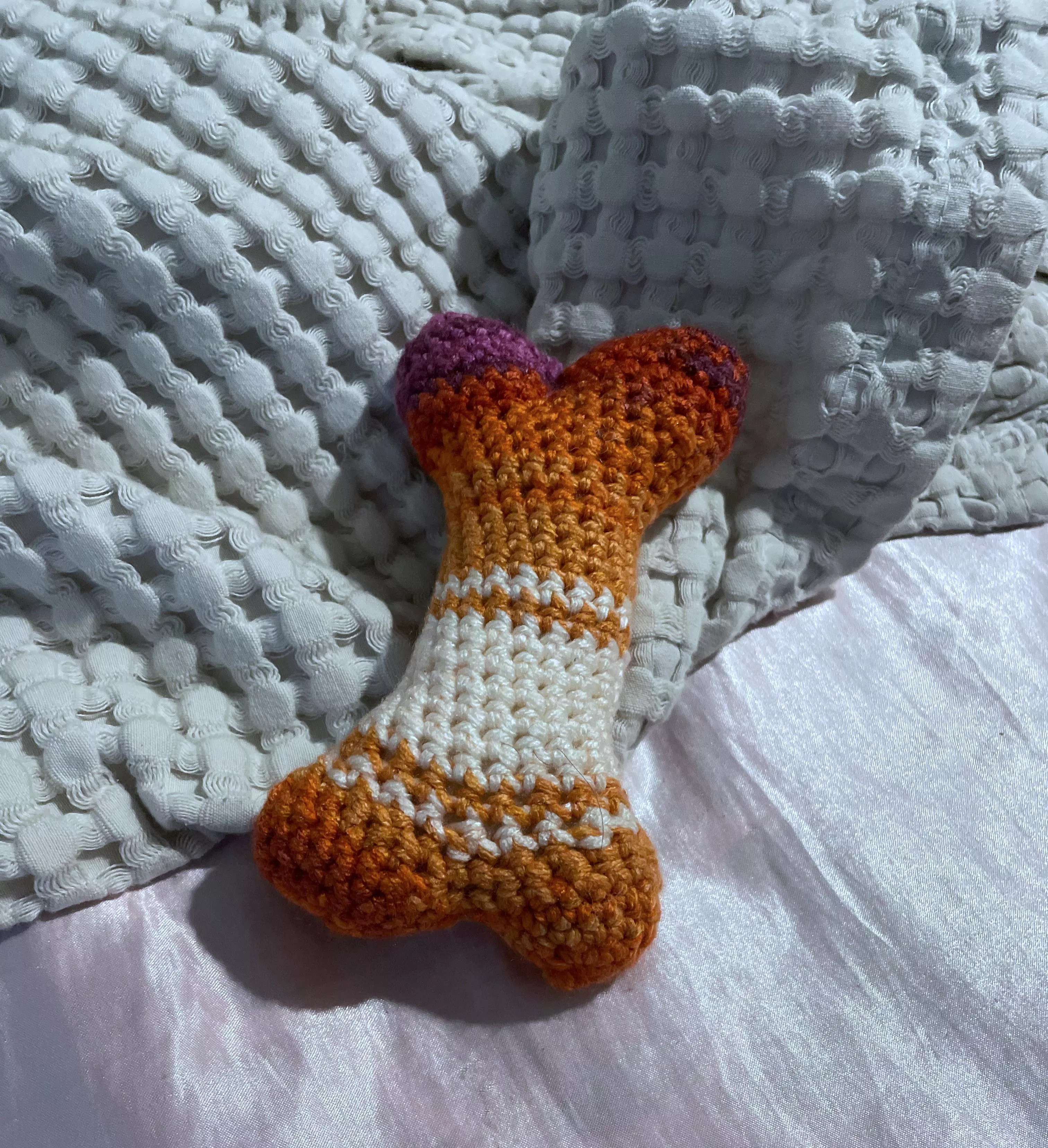 i was left with yarn unsupervised nd i made a les-BONE!