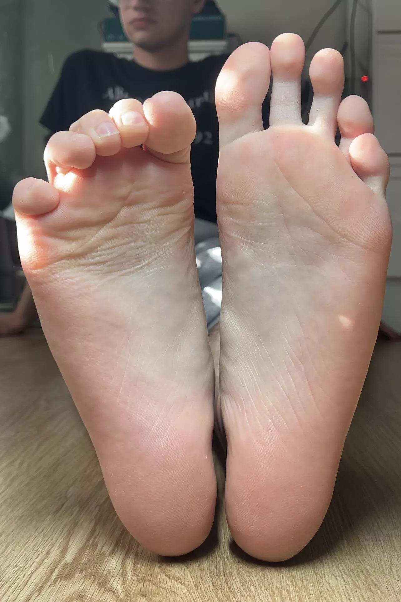 imma scrunch my toes on your nose 🤤