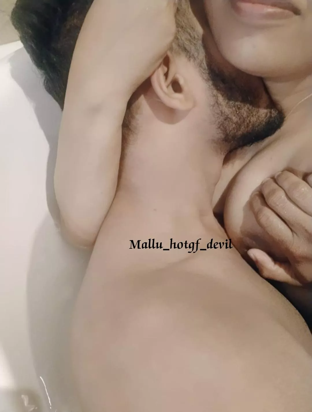 It's time for some bathtub (f)un with bestie😉