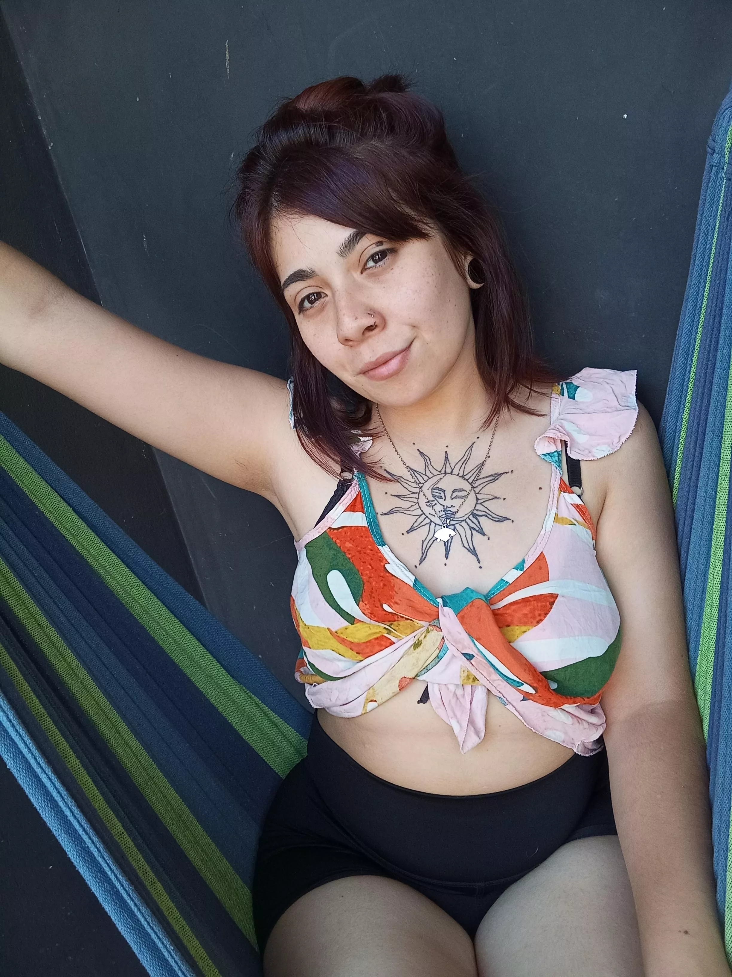 It's very hot here today, I would like to have less clothes on.