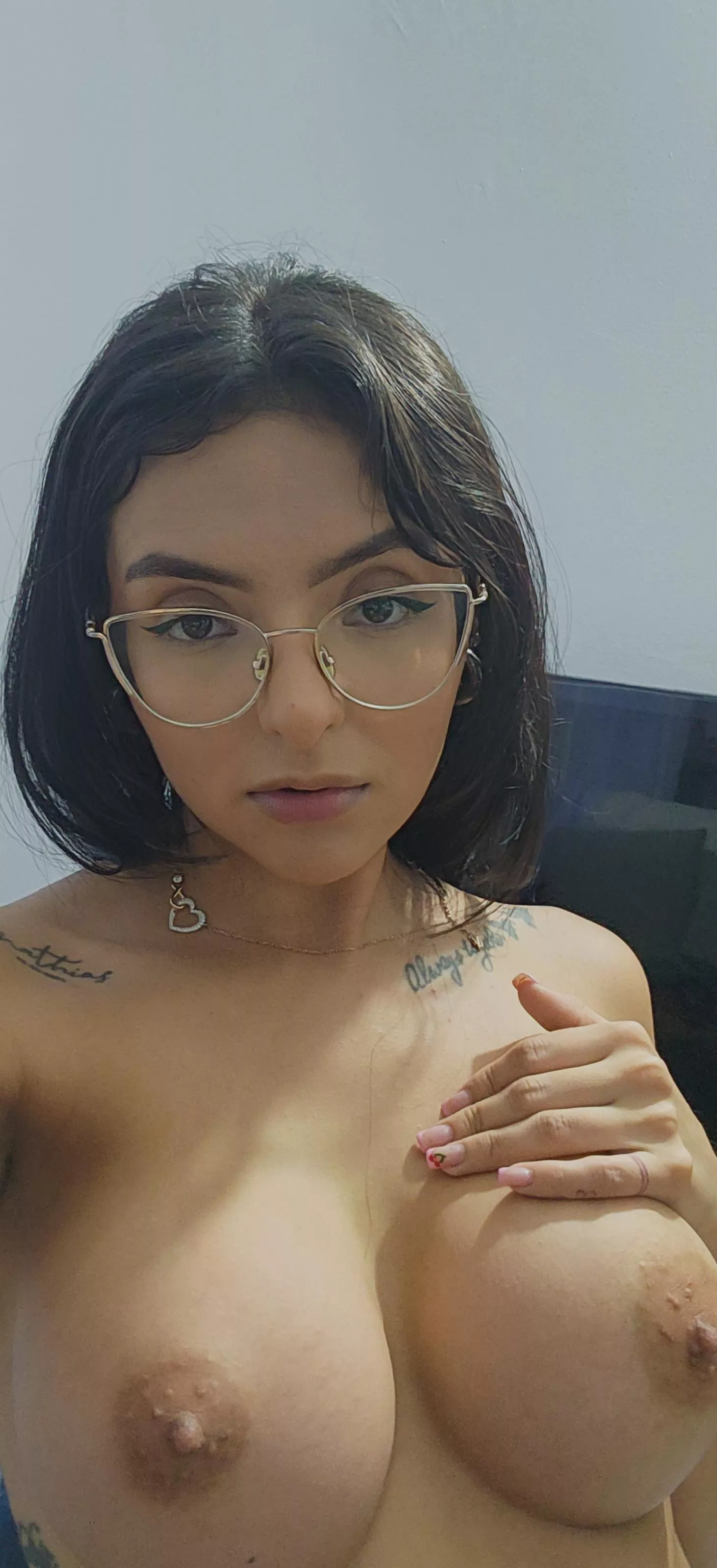 kiss me while youre playing nips