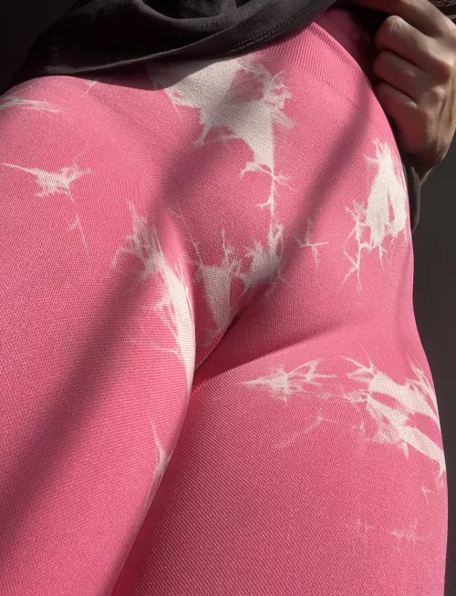 Leggings are heaven for my pussy