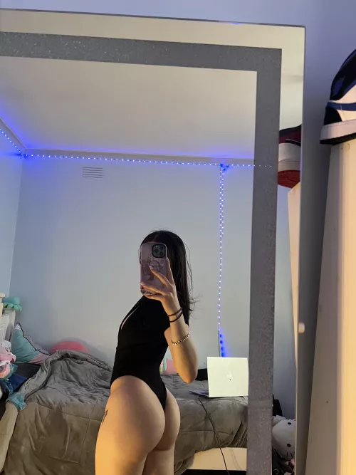 Let’s remember to look at the butt cheeks 