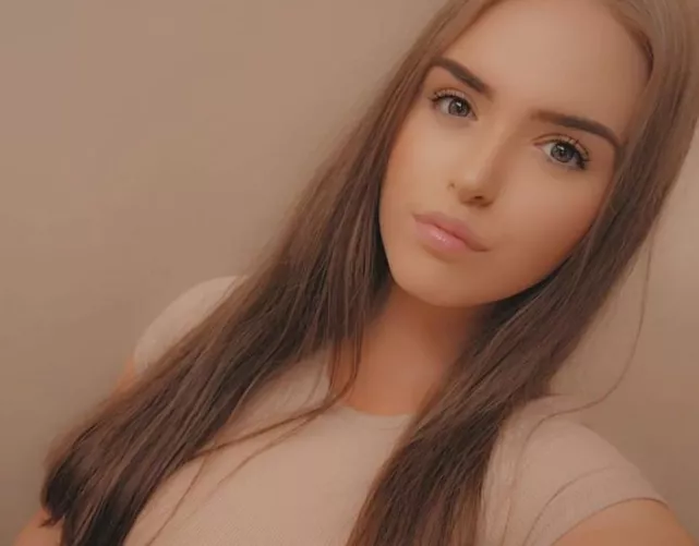 Looking for a daddy hmu x