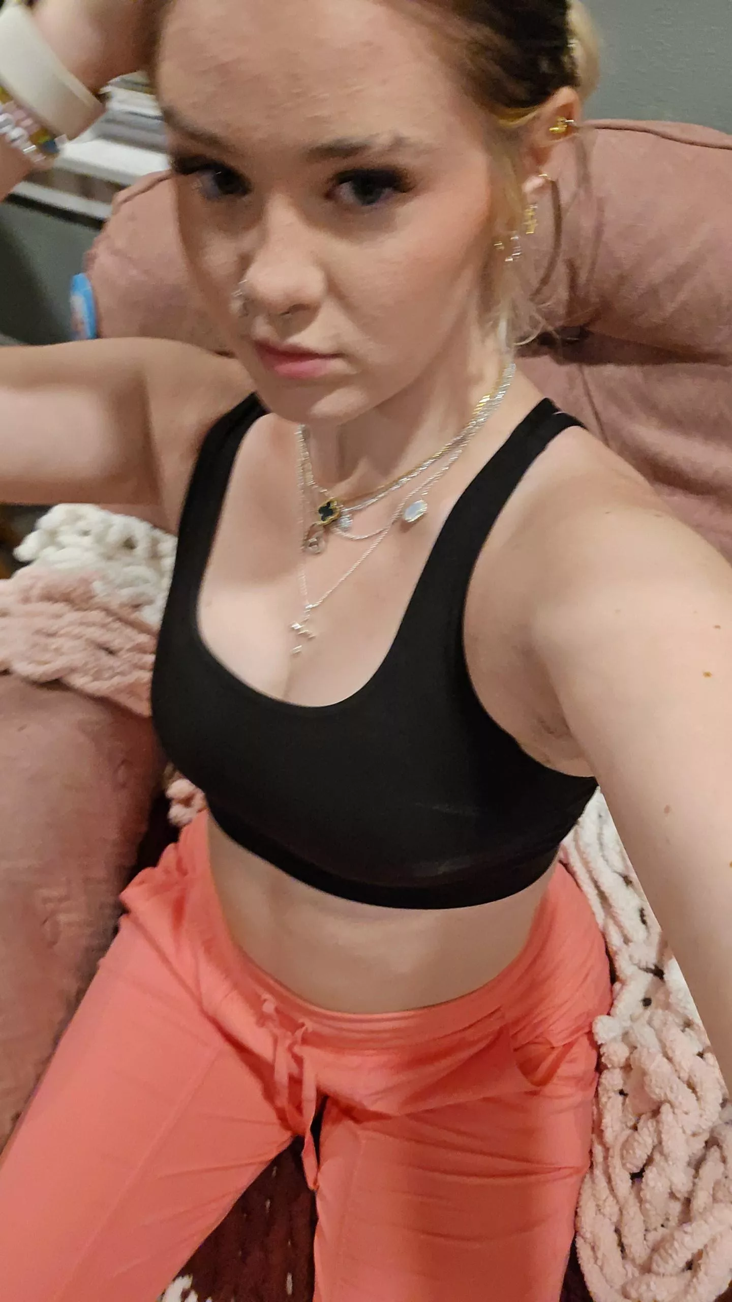 looking sexy after a sweaty workout 🩷 now lick my armpits, pig.