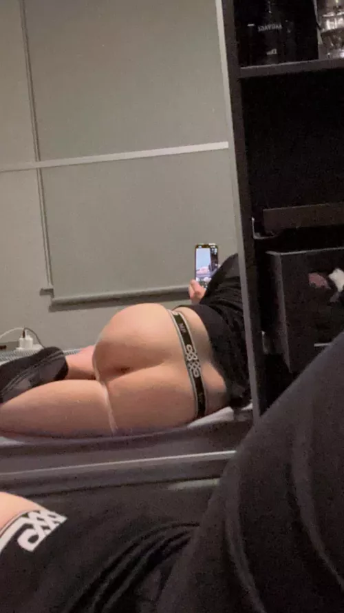 M31bttm wired and hornyAF looking for top(s) to stretch and breed my hole. Dandenong area. Can travel can’t host.