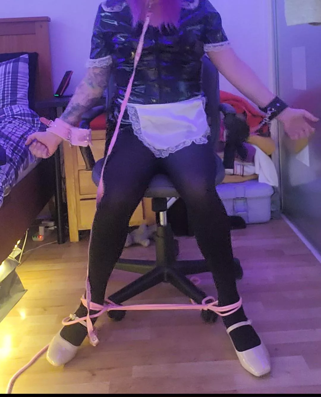 Maid selfbondage chair 