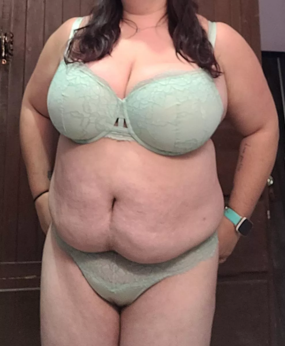 Matching set for you to unwrap and get to my fupa 😘