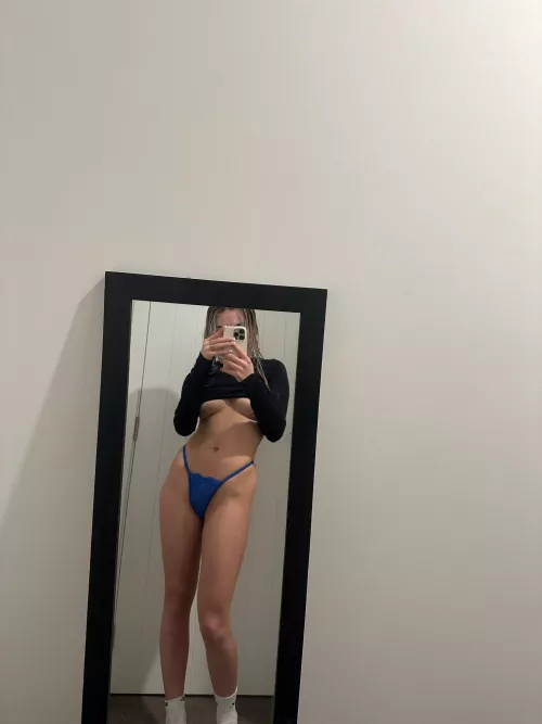 Need an older daddy that can pump me full with a creampie. Lmk where you are, i can travel!