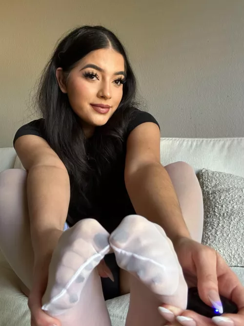 perfect toes in white nylons