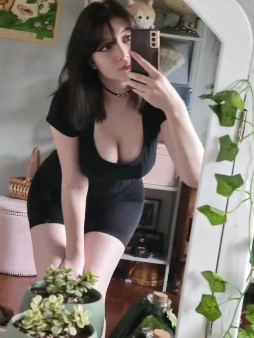 Perhaps the best cleavage you'll see today 😝