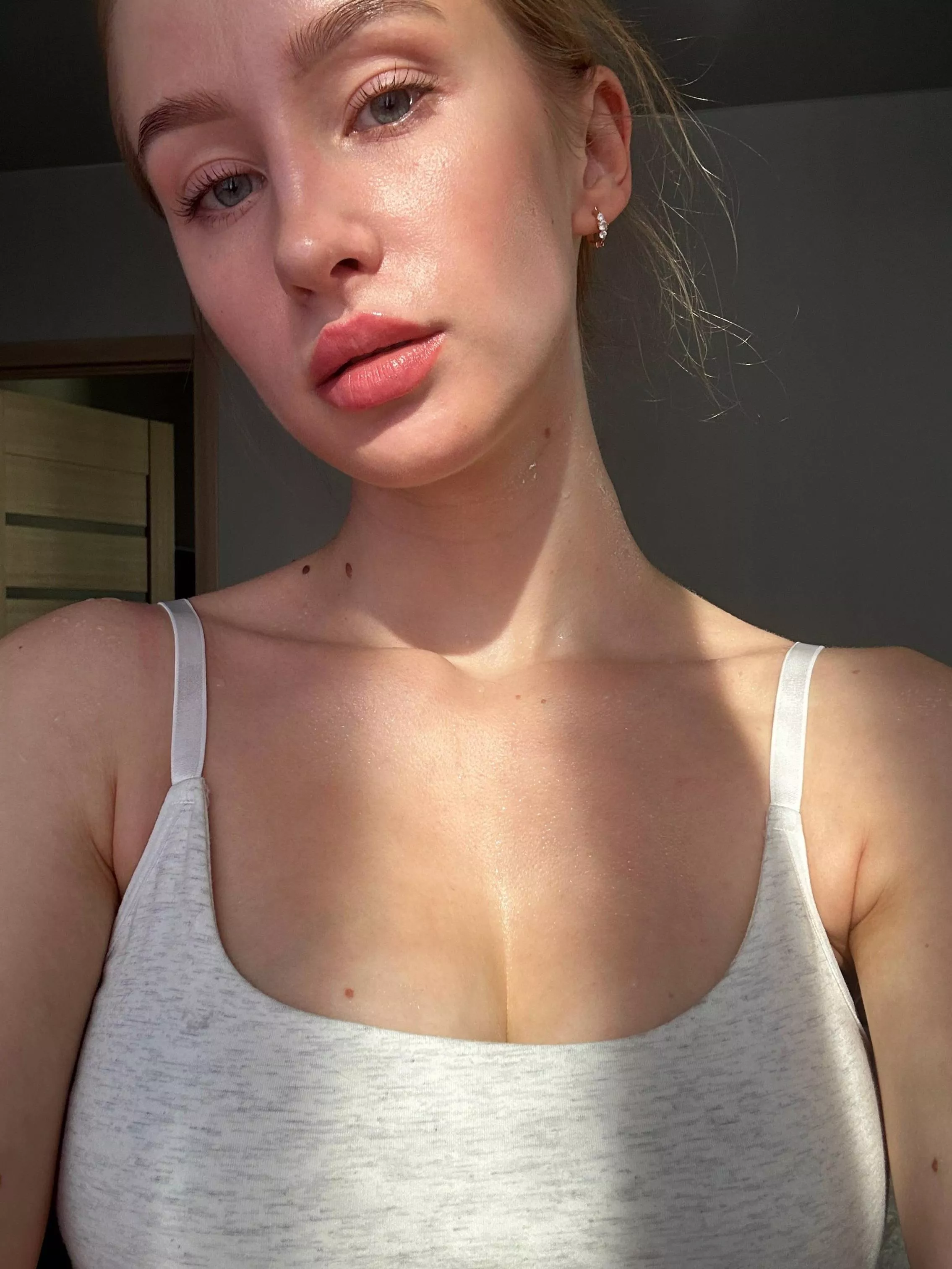 selfies to tease you with my cleavage