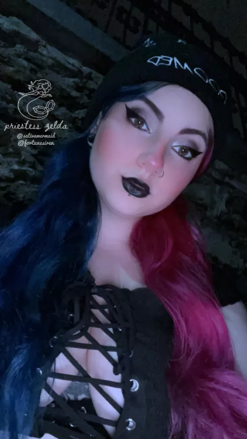 send if my cleavage made you twitch, bitch.