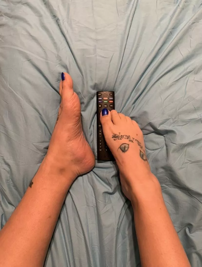 Seriously, if my toes played with your “remote” like this, does that mean I can control you. A little tease from my big toe 🤭💕