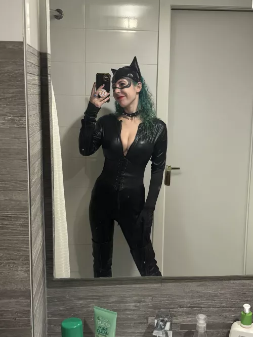 Sexy leather kitty